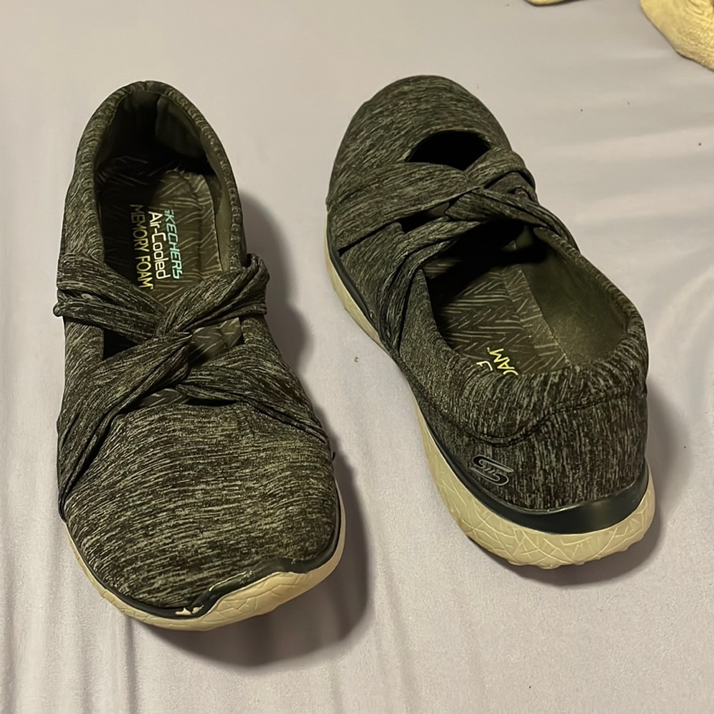 Sketchers women’s air-cooled memory foam slip on shoes. Size 10.